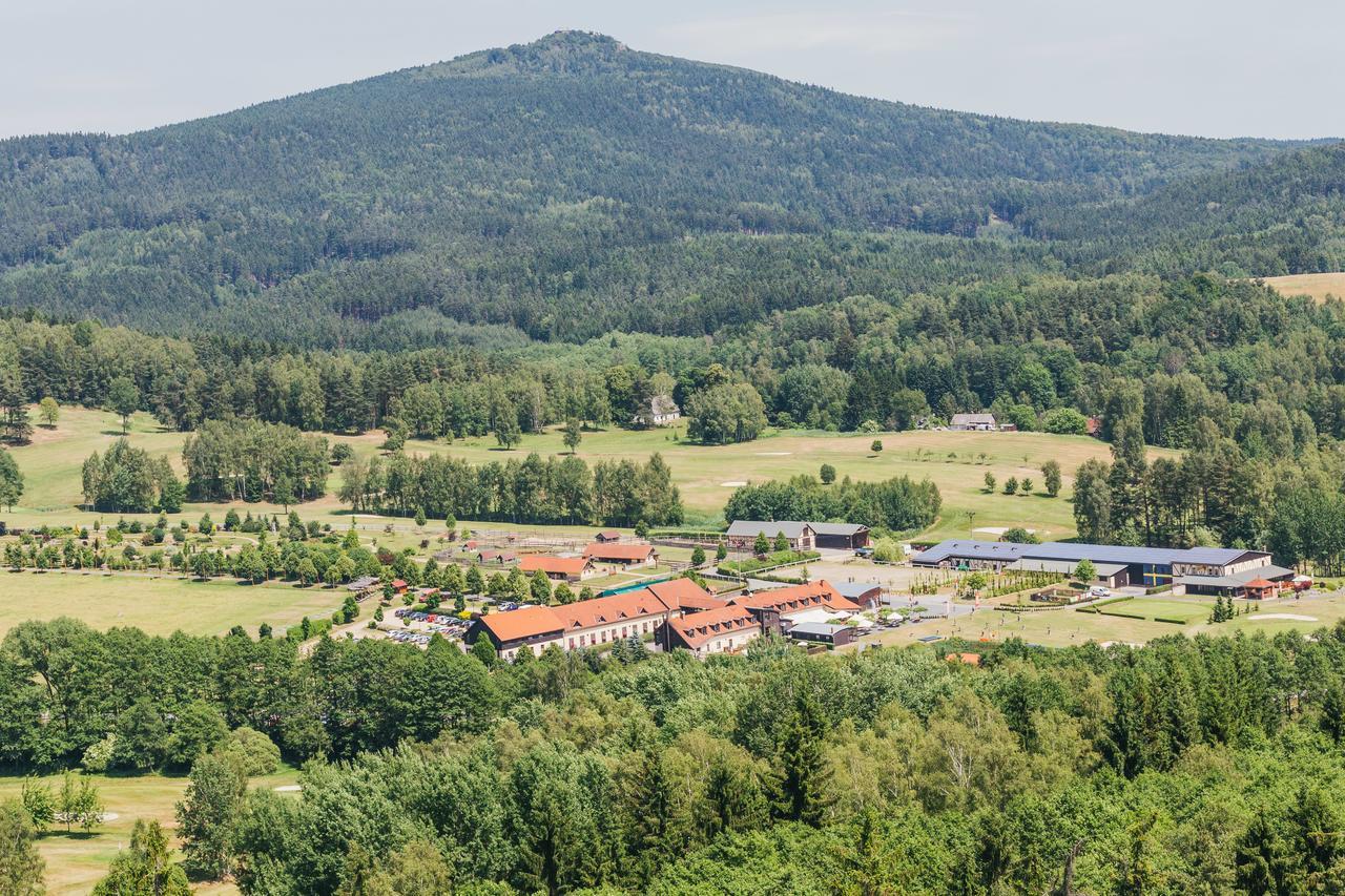 Resort Malevil Jablonne v Podjestedi ภายนอก รูปภาพ